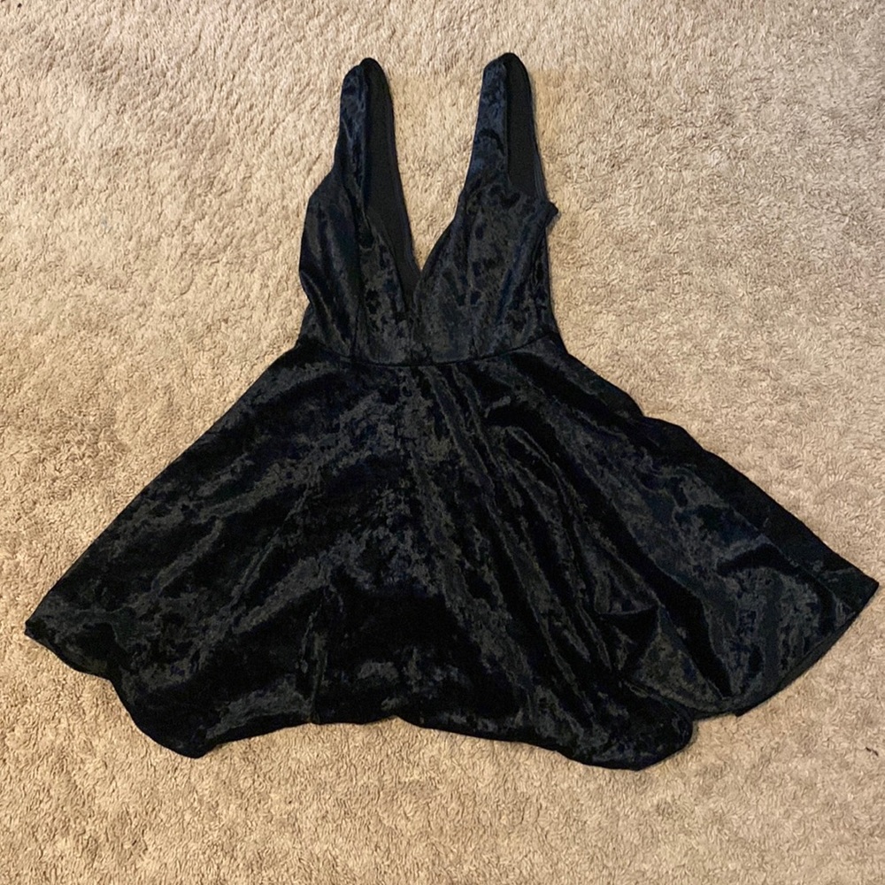 Black velvet lulus dress.